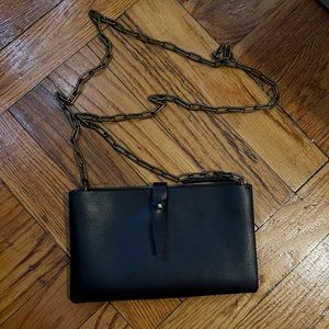 Madewell 100%leather cross body bag. Bronze chain with zipper closer